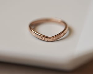 Image of 18ct rose gold, 2mm, Barleycorn design wishbone ring