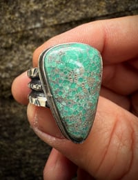 Image 3 of WL&A Handmade Heavy Ingot Old Style Split Band Minty Broken Arrow Turquoise Ring - Size 11
