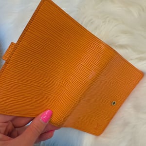 Image of Authentic Louis Vuitton Vintage Epi Agenda Day Planner 
