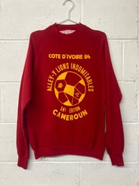 Image 1 of Cameroun '84 red L (21.5"P2P, 27"S2H, 33"C2C) 