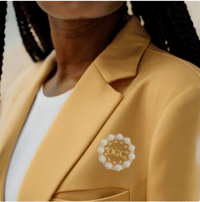 Image 2 of Golden Circle Brooch – Elegant Pearl & Crystal Pin with Gold Crown Pen