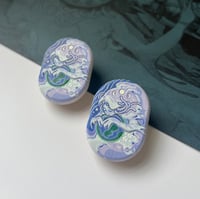 Image 3 of embossed wood kos clip / magnet