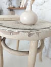 Tabouret crème.
