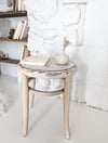 Tabouret crème.