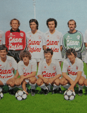 Image 2 of Montpellier '80/81 red, XXL (26"P2P, 29"S2H, 34"C2C)  