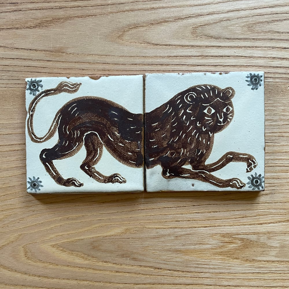 Lion double tile