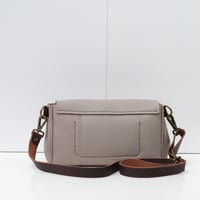 Image 3 of Kutson Sling wide in pebbled light gray