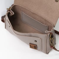 Image 6 of Kutson Sling wide in pebbled light gray