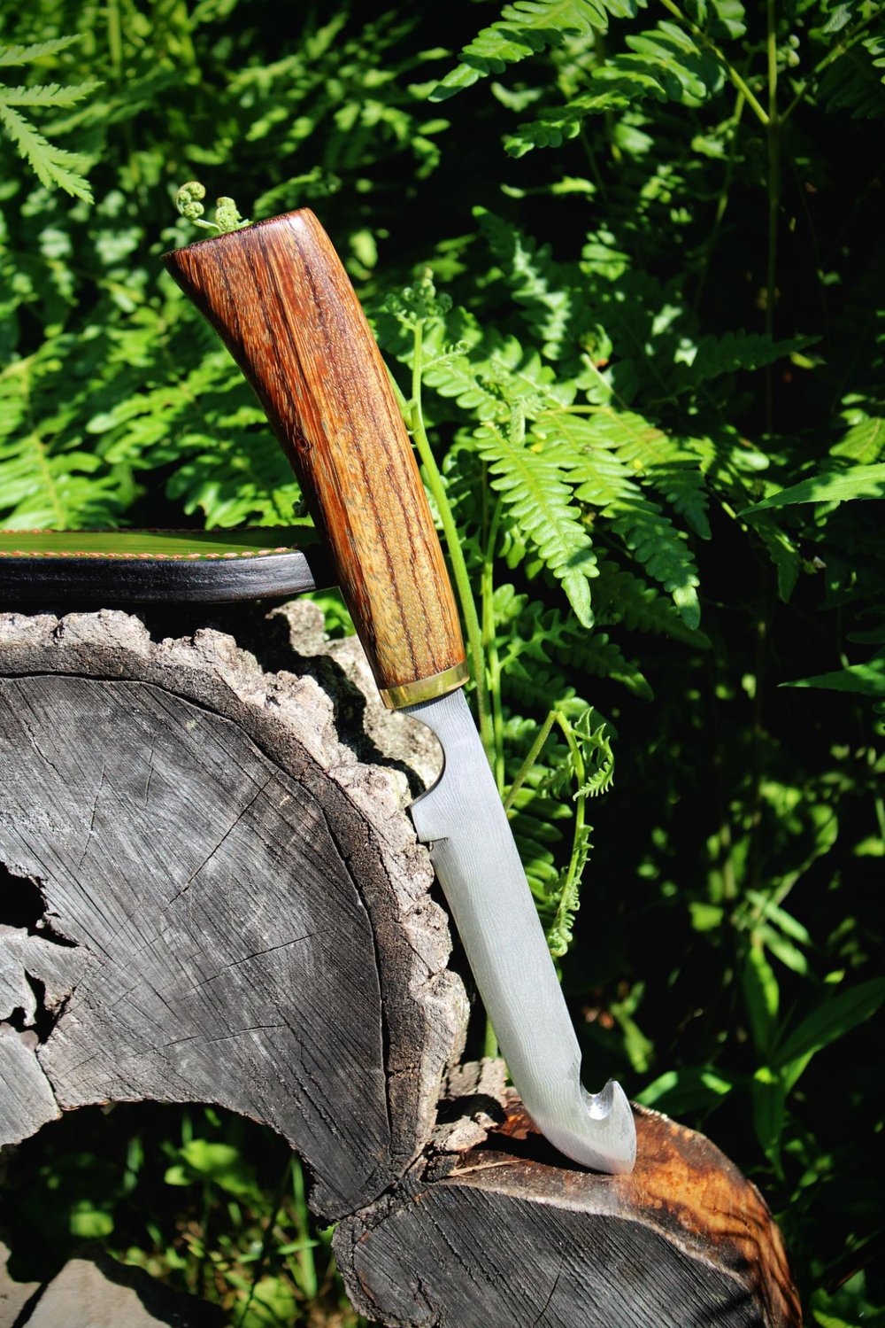 Image of Lightweight Damascus Gut Hook Hunter Knife