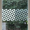 Fensterfolie mit Dreiecken, 45 cm hoch