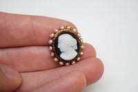Image 8 of Early Victorian 18k Yellow Gold, Hardstone Agate Cameo - Lovely Lady in Profile Cameo Brooch or P...
