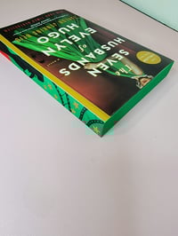 Image 4 of Paperback The Seven Husbands of Evelyn Hugo by Taylor Jenkins Reid