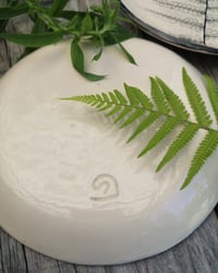 Image 5 of Petite assiette creuse