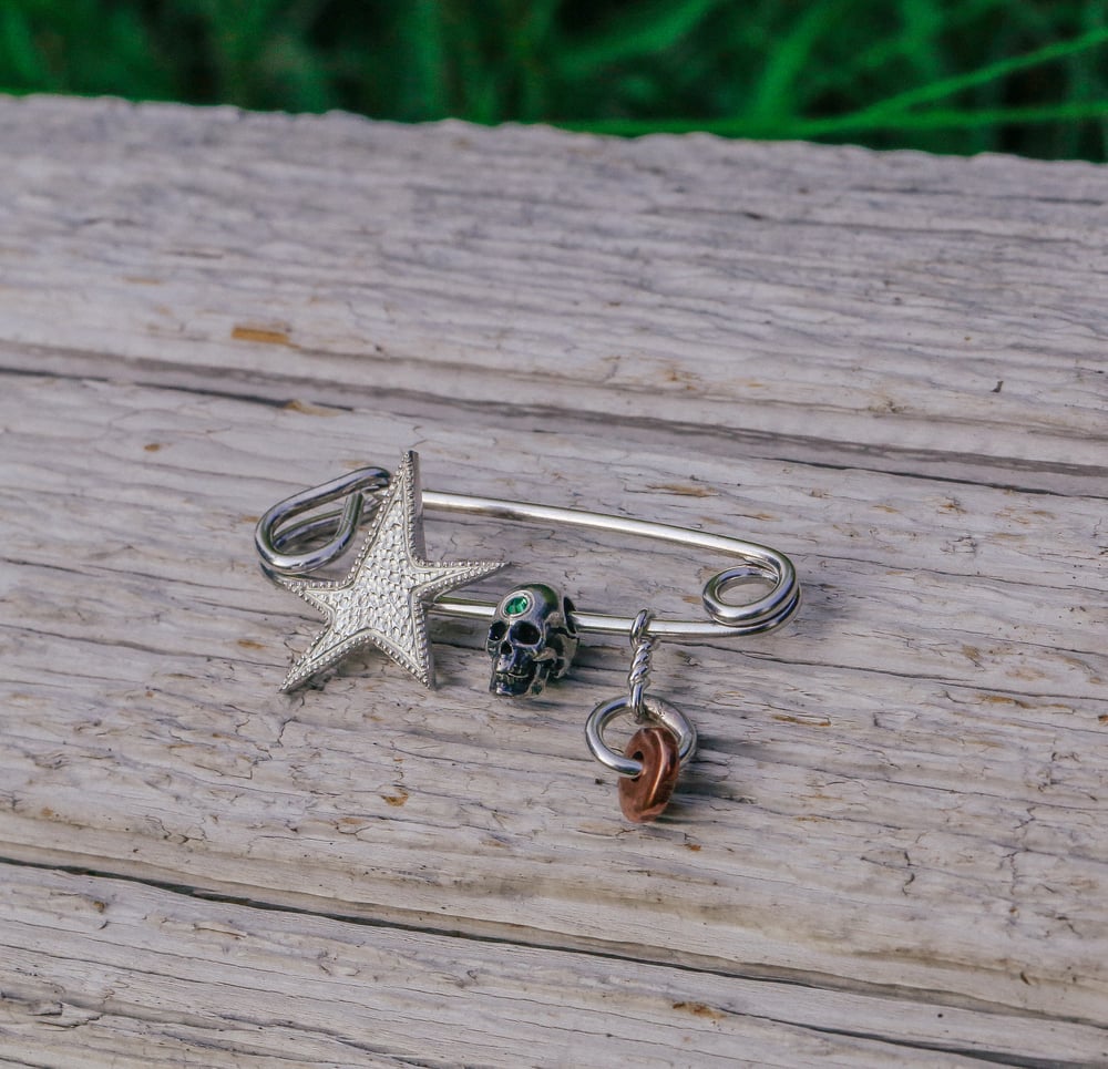 Image of Skull & Star Pin