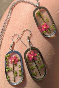 Image 2 of Matching Narcissus Flower Set