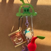 Image 4 of Alien Carabiner