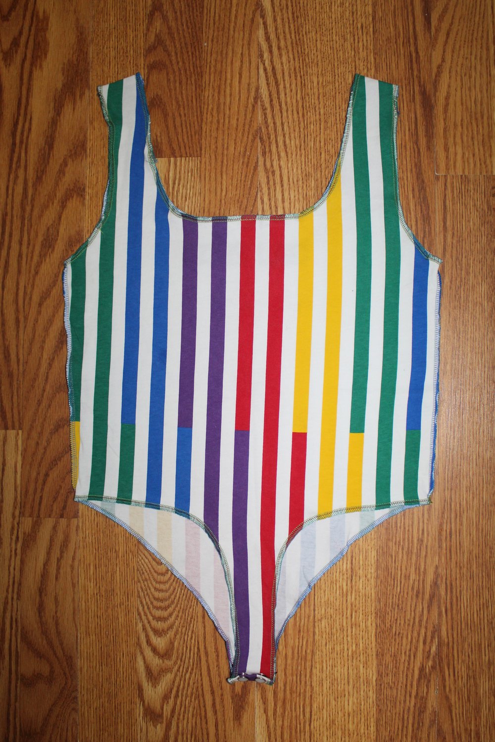 GUESS? BODY SUIT (L/XL)