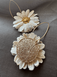 Image 3 of "La Pâquerette" - Earrings (beige)
