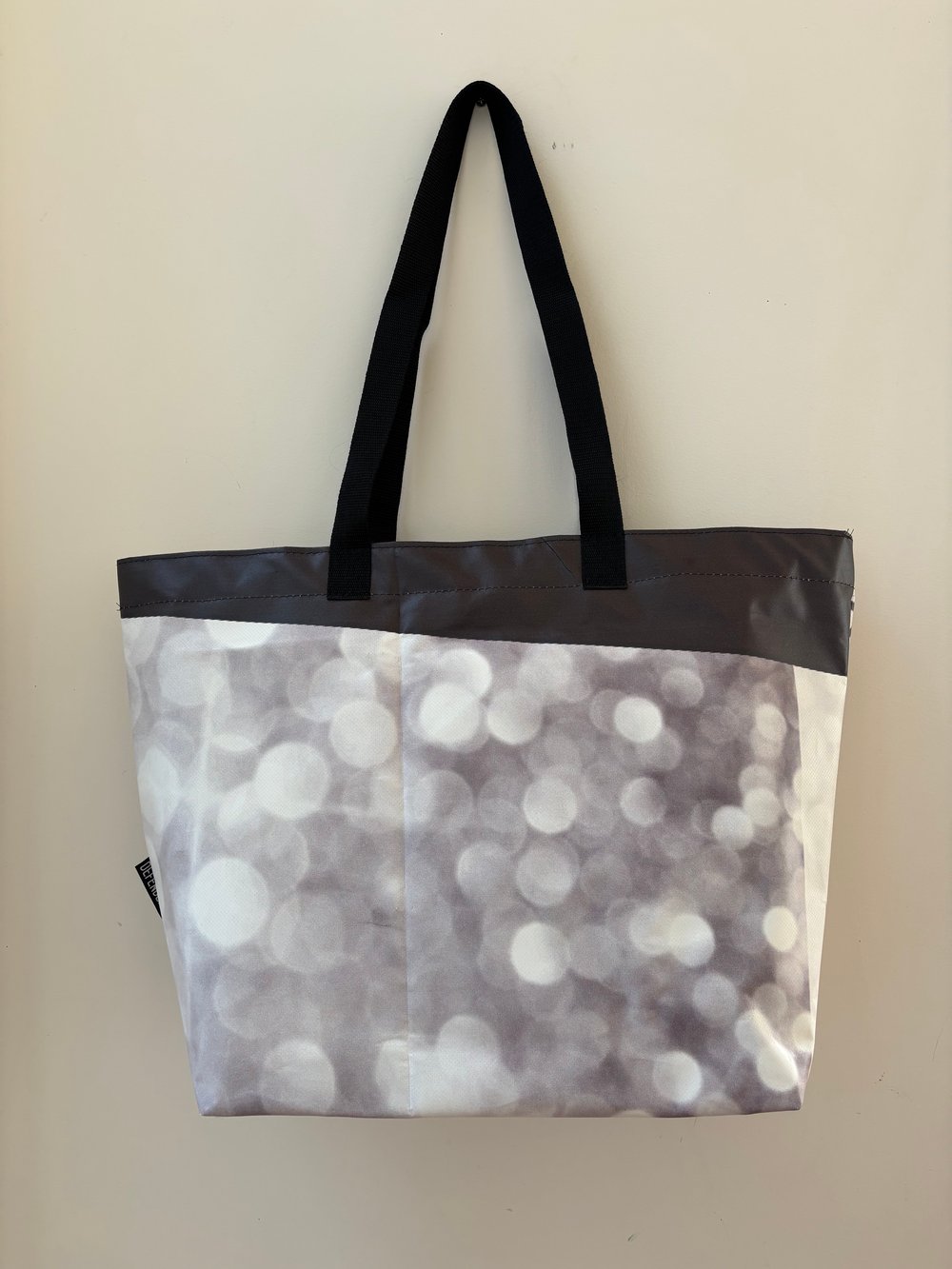 Image of Shopper - black stripe