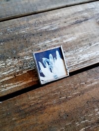 Image 1 of Pin's serti 