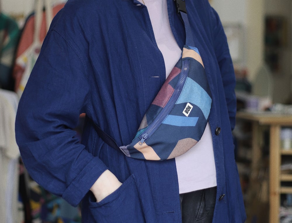 Image of LARGE DARK BLUE WAIST BAG