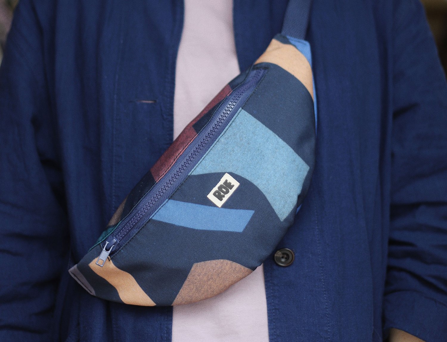 Image of LARGE DARK BLUE WAIST BAG