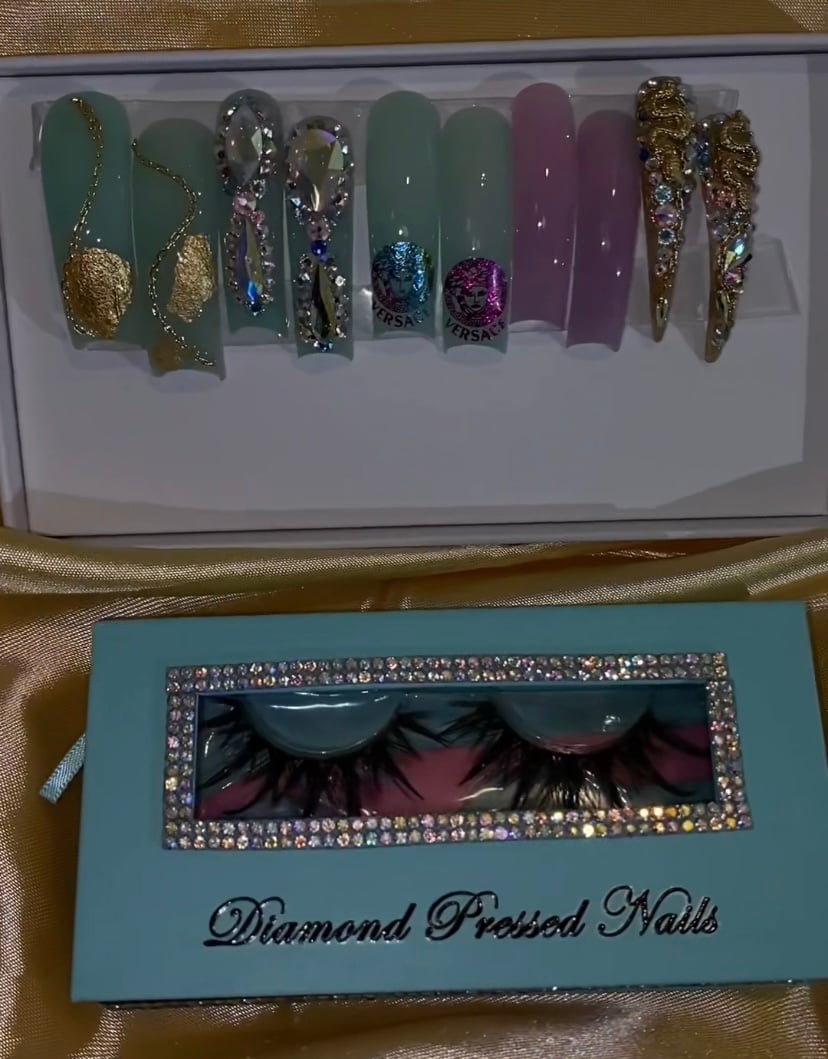 Image of Deluxe