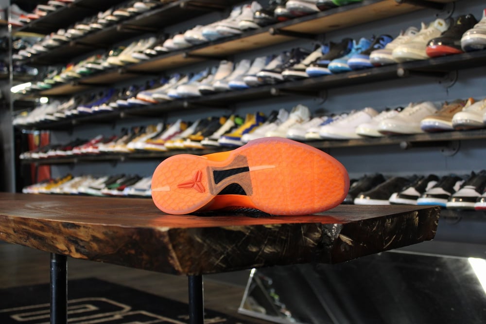 KOBE VI (6) PROTRO "TOTAL ORANGE"