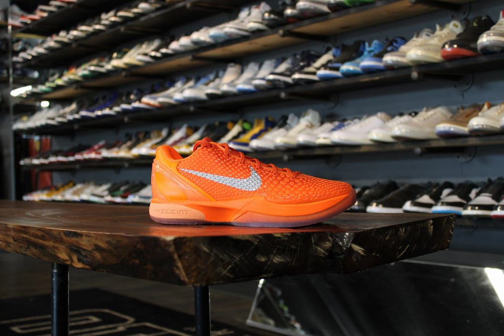 KOBE VI (6) PROTRO "TOTAL ORANGE"