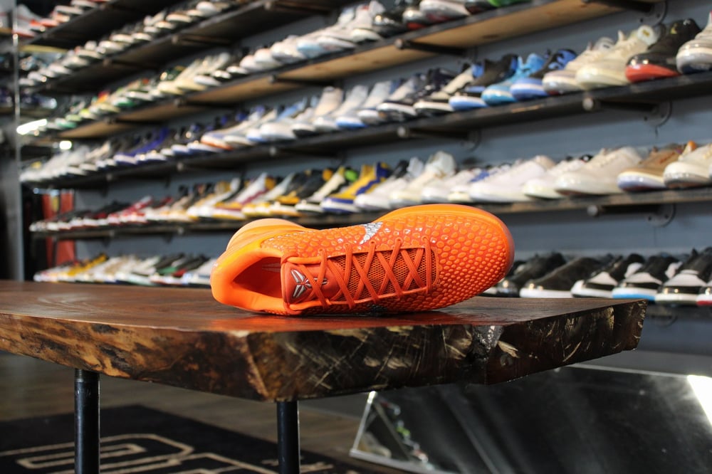 KOBE VI (6) PROTRO "TOTAL ORANGE"