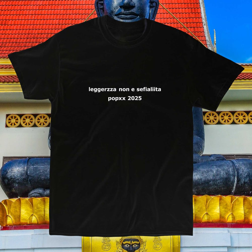 Image of Pop X: T-Shirt nera "leggerzza non e sefialiita"