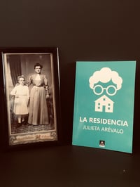 Image 4 of La residencia. Una novela de Julieta Arévalo. [ESP]
