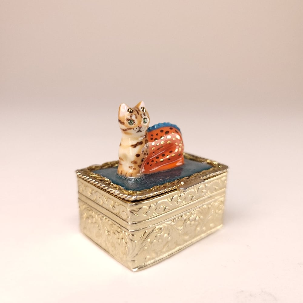 Image of Porcelain Bengal Dragon Miniature Trinket Box