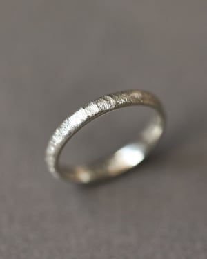 Image of 9ct White gold 3mm court horn texture ring