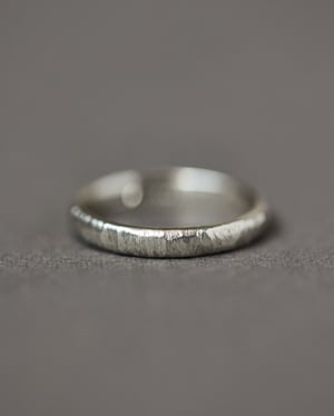 Image of 9ct White gold 3mm court horn texture ring