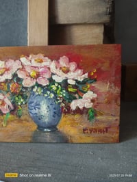 Image 3 of Petite peinture à l'huile sur bois, bouquet dans un vase bleu 