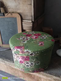 Image 2 of Boite ronde en tissu fleuri 