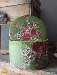 Image 6 of Boite ronde en tissu fleuri 