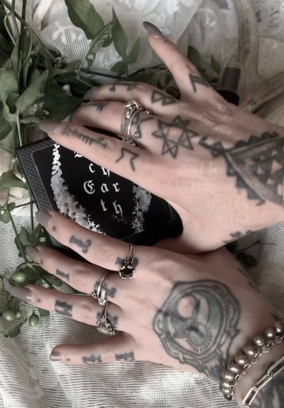 Image of B l i n d ❀ B o x 