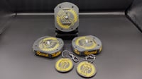 Image 4 of Round Table V4 PUCKS