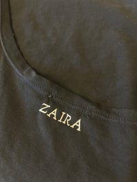 Image 3 of T-shirt con scollo sulla schiena