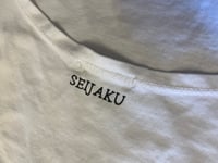 Image 4 of T-shirt con scollo sulla schiena