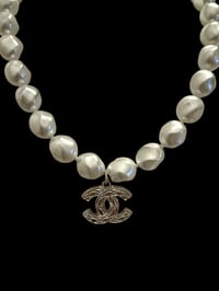 Image 2 of The “KAYLA” Pearl Necklace 