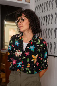 Image 2 of Camicia fiori black