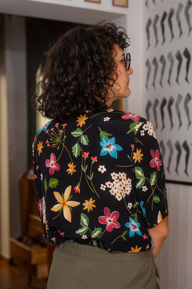 Image of Camicia fiori black