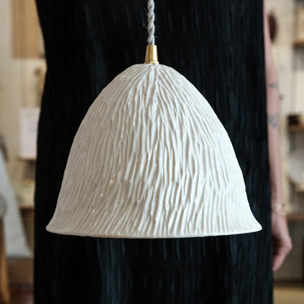 Image of -Lampe XL "SENMAIDA" sgraffitée écorce