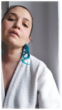 Image 5 of Orecchini artigianali in pelle CURLS  - Turchese