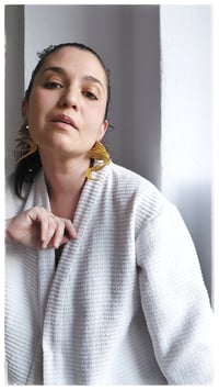 Image 6 of Orecchini artigianali in pelle CURLS  - Giallo Caldo