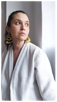 Image 5 of Orecchini artigianali in pelle CURLS  - Giallo Caldo