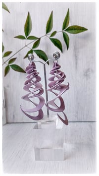 Image 3 of Orecchini artigianali in pelle CURLS  - Lilla